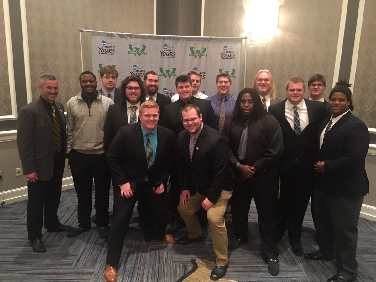 Mamabearluvs's tweet image. An incredible first Wayne State Banquet with our new family! #weblessed 💚💛🏈 #Trenches @WSUWarriorFB @CoachWooster @Leefball1 @noahnicklin