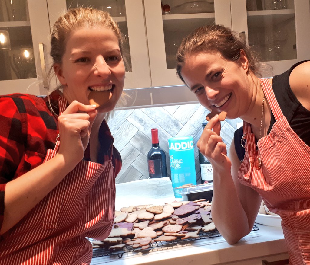 seedlingstories's tweet photo. Baking season in full swing! Cooking (baking) with friends is fun! #christmasbaking #gingersnaps #gingerbread #piparkook #piparkookfest #christmastimeiscoming #bakingwithfriends https://t.co/aYYhjIeCZl