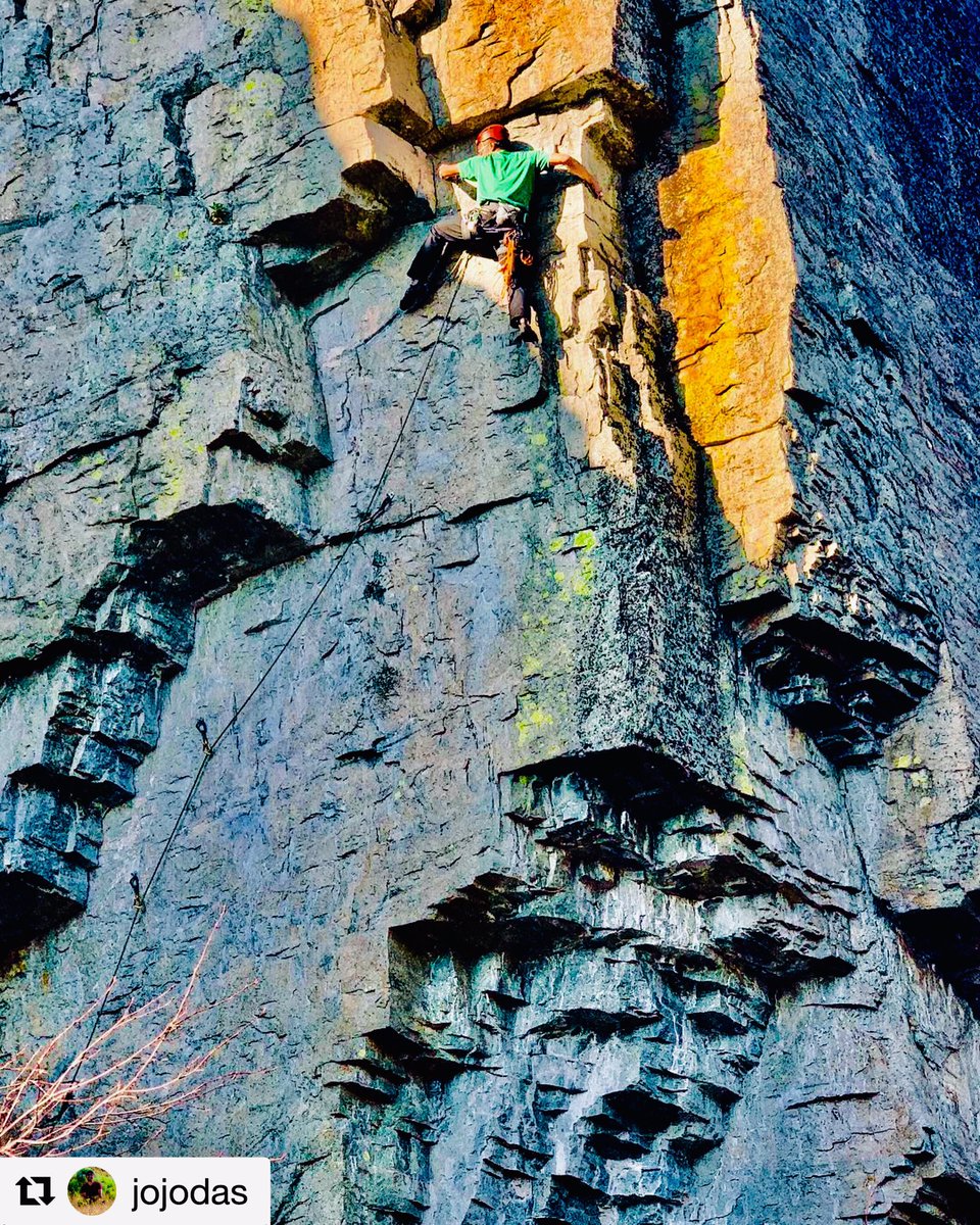 sanshui596's tweet photo. ๐ฅ @jojodas
Chasing that #winter #sunshine
#climbing #mountain #rockface #mountain #climbing #rockclimber #rockclimbing #scale #ascent #climb #crags #sheerdrop #height #high #equipment #extremesports #training #fitness #fit #travel #traveller #challenge #mountains #clamber https://t.co/VJdVayPYhC
