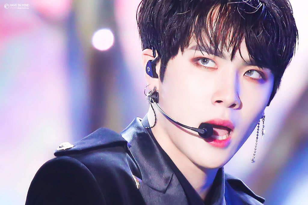 980703_donghan's tweet photo. 흑발 동한이가 시상식에 가면 일어나는 일.. 다들 알잖아요 https://t.co/96fU9dZTLt