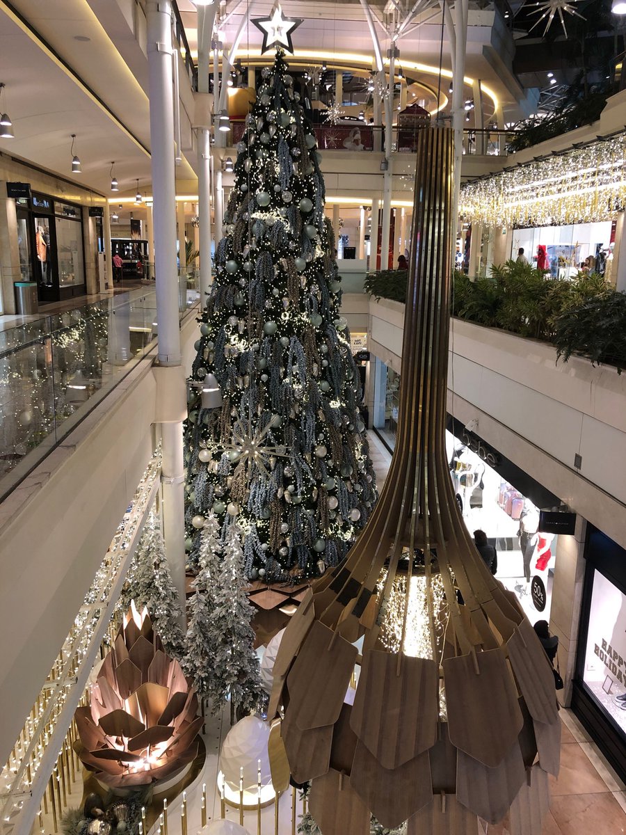 RonFarra's tweet photo. #SeasonsGreetings from #ABCMall #Beirut https://t.co/e9K39oVNKU
