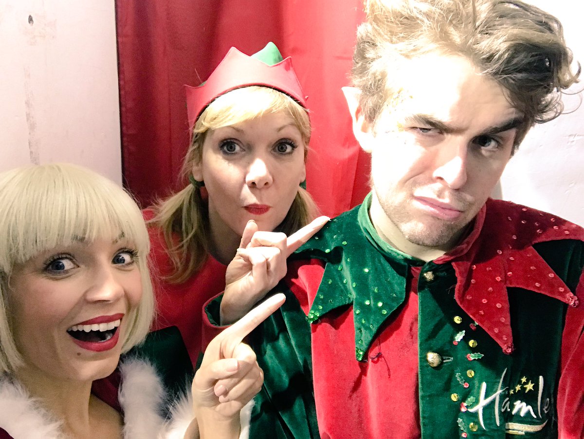 Look who we met..the amazing #Hamleyself He’s AWESOME!! 👏🏼 #ChristmasJoy #magical