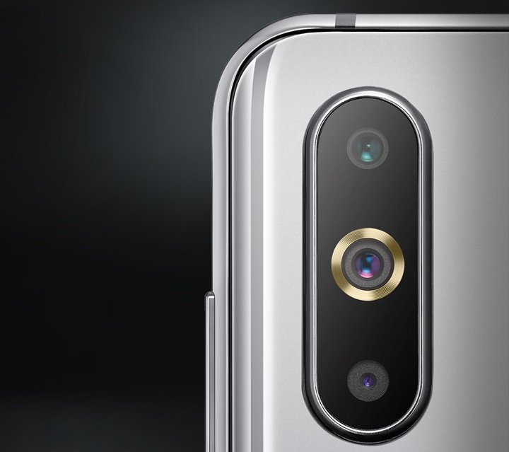 TrakinTech's tweet image. Samsung Galaxy A8s Launched with Infinity-O Display &amp;amp; Triple Rear Cameras.

#TrakinTech #Tech #GalaxyA8s
#KeepTrakin