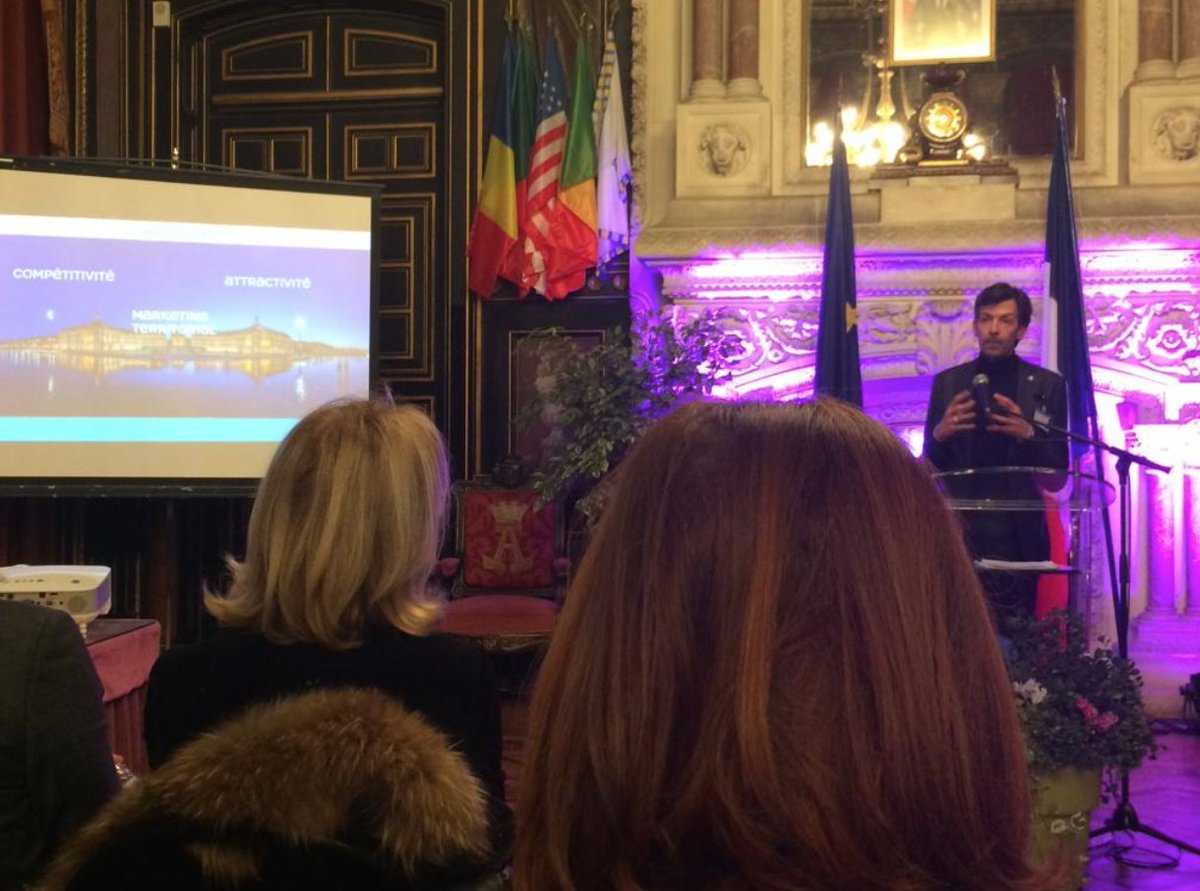 MagneticBx's tweet photo. 🤝 Rencontre la semaine dernière des écosystèmes économiques de @BxMetro et Angoulême pour faire rayonner la marque partagée #magneticbx https://t.co/LxJKwvLBJ4