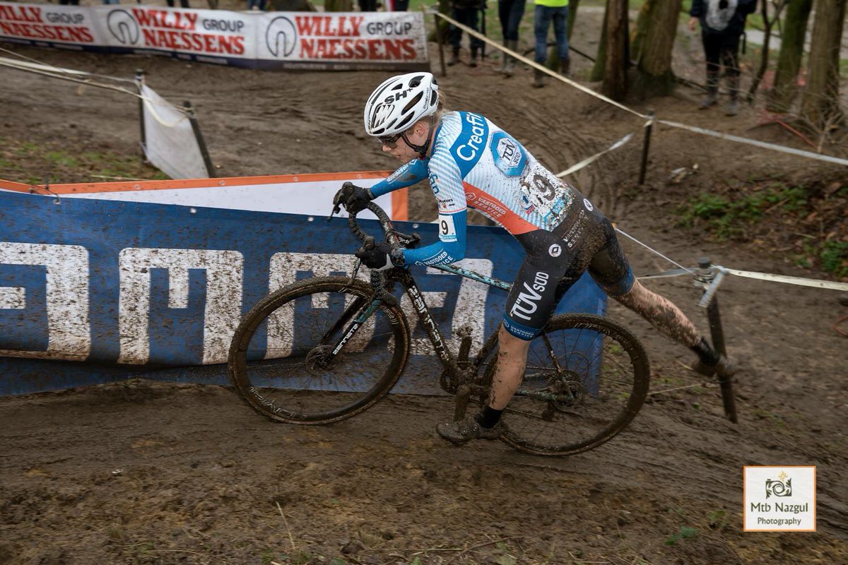 Double raceweekend ✅ 
Good feeling and strong race in Essen resulted in a 10th place. Yesterday I struggled with the technical course in Overijsse. Learned a lot and finished 13th. •
•
📸 ©Tfoto &amp; Kristel van Gilst