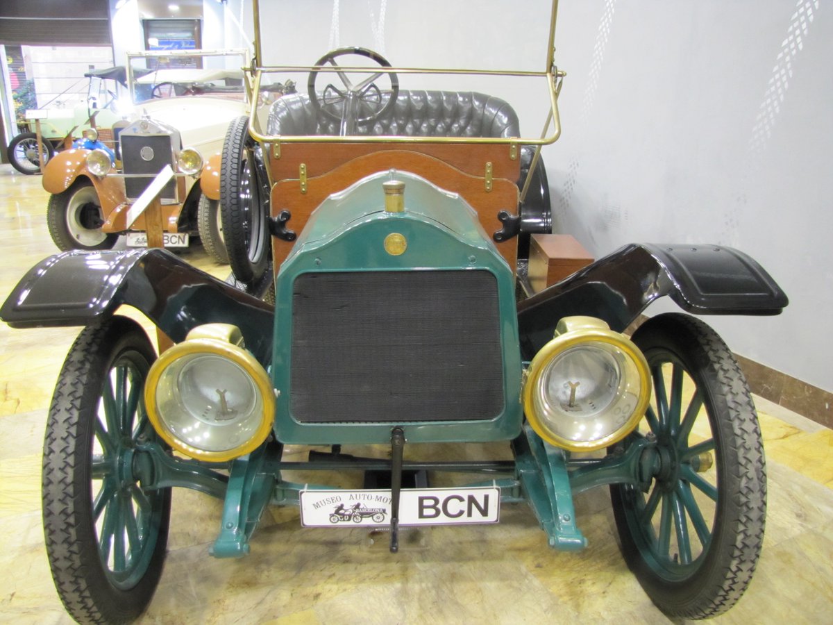 Hiroko Miyamoto デザインが個性的で一人乗りやメーターが付いていないクラッシックカーまであります 1910 26年 バルセロナ自動車博物館 Museo Auto Moto