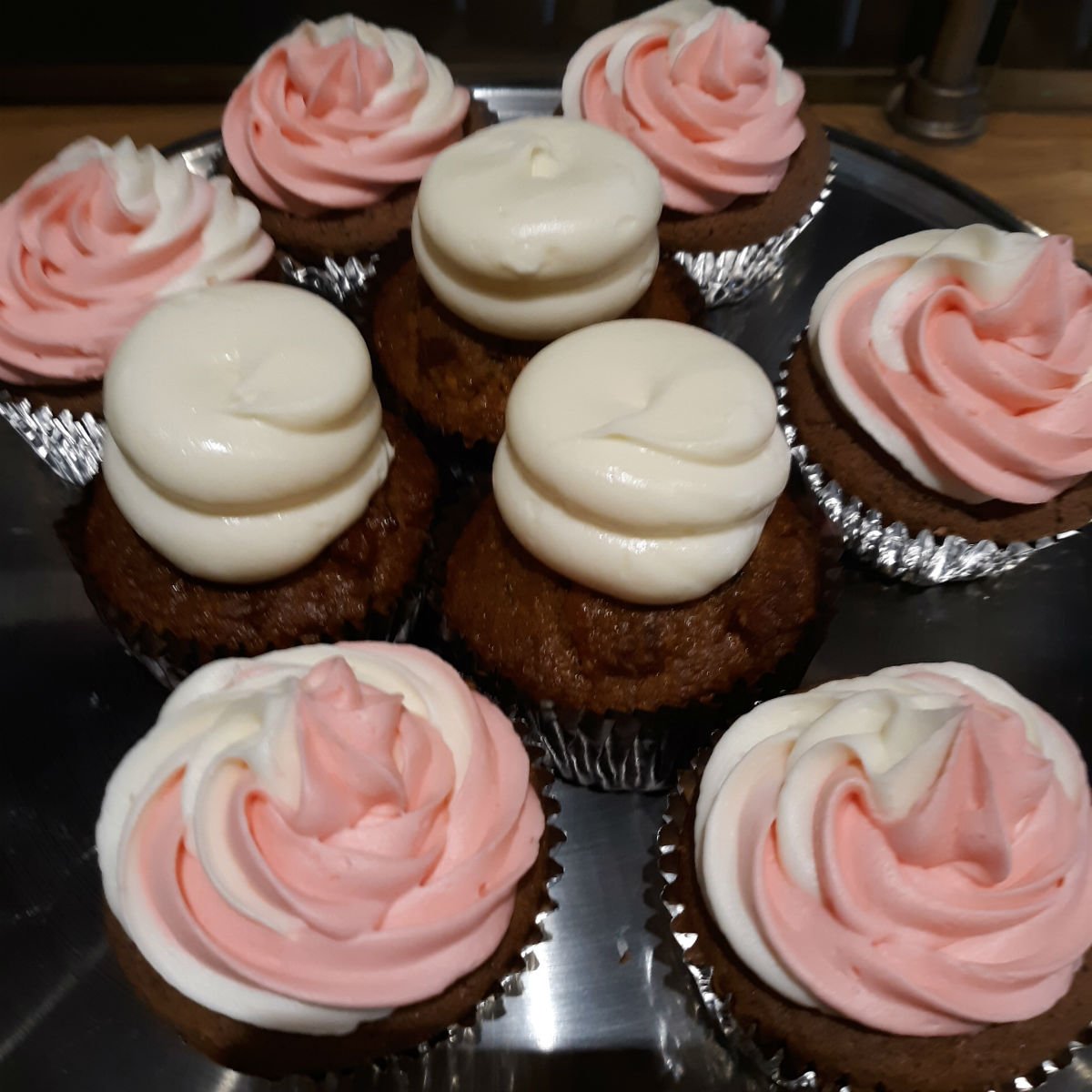 JulesThinCrustW's tweet photo. Gluten-free cupcakes with peppermint swirl frosting.  Pink peppermint swirled with vanilla buttercream on chocolate cake. Cindy's Gluten-Free $3.50.  No need to require gluten-free to like these pretty little somethings. https://t.co/tHjxyYY9RZ