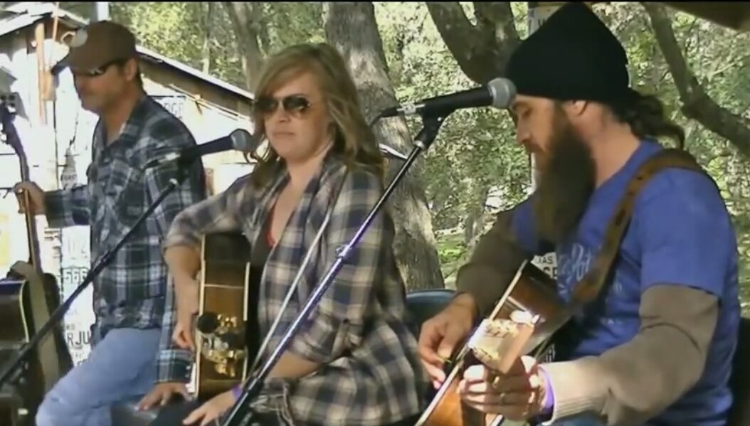 RedDirt_Roots's tweet photo. #GoodMusicMemories
Luckenbach Song Swap
Set 1 (2014)
#CourtneyPatton
#DerylDodd
#CodyJinks
https://t.co/pW1jYWrEaT https://t.co/RJn16fZgXW