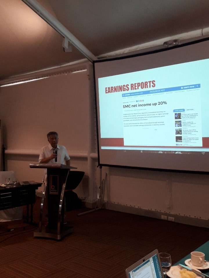 PCIJdotOrg's tweet photo. Mr. Roel Landingin delivers his session on Reading Financial Statements #OpenContractingPH #OpenContracting https://t.co/gfiHq2ODi9