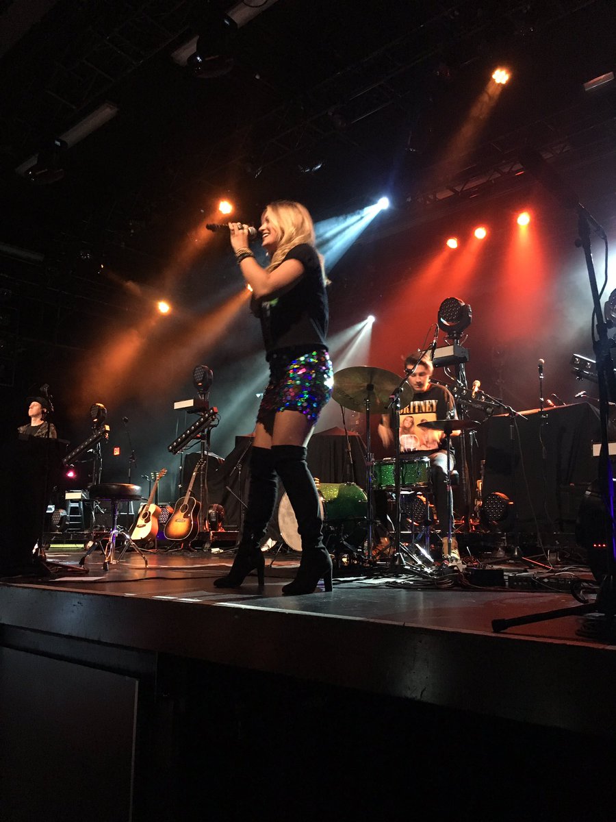 AmandaNalitt's tweet photo. Amazing show tonight @BrettYoungMusic @TylerRichMusic @RachelWammack https://t.co/6kn91Hn0cm