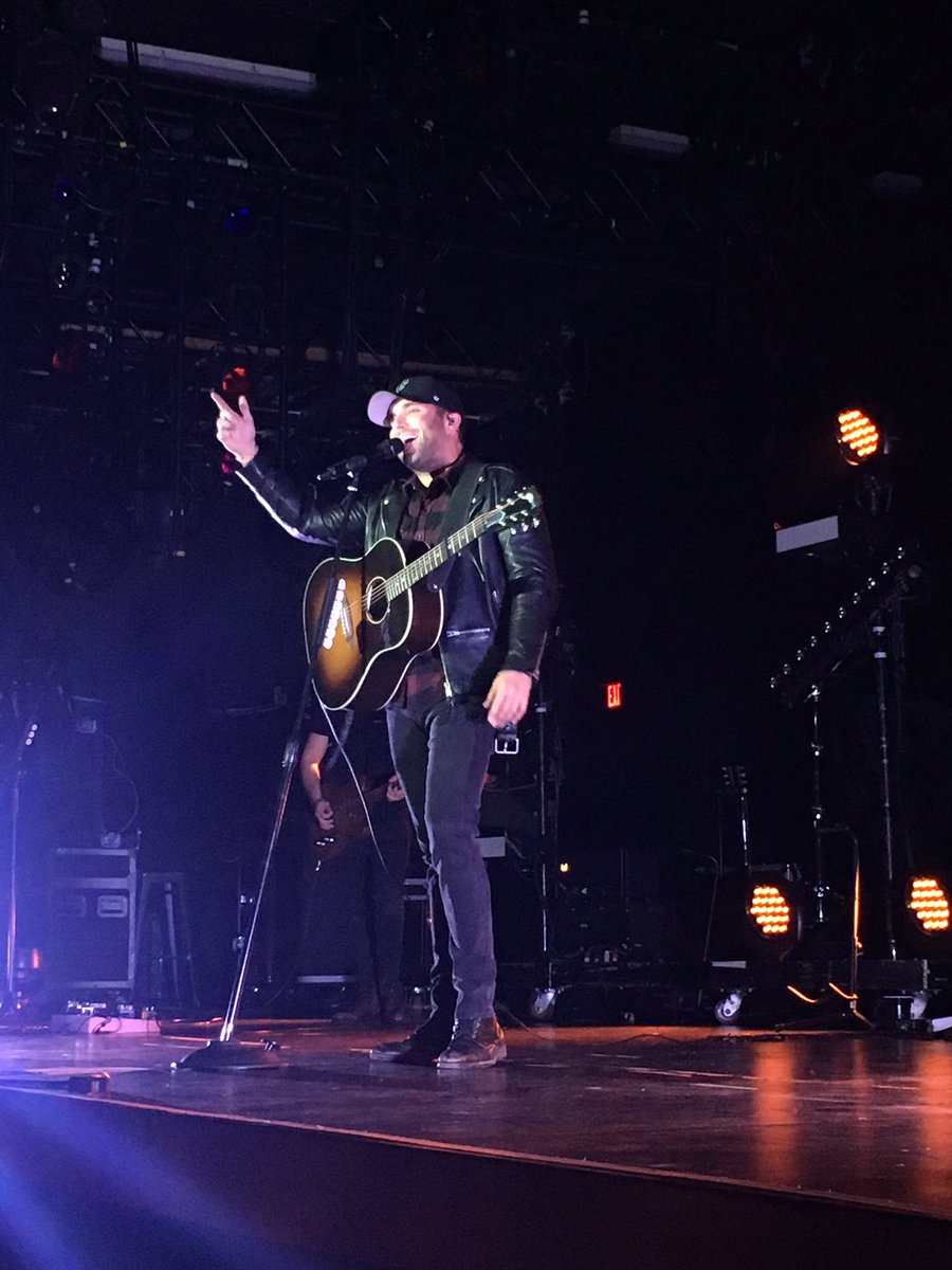 AmandaNalitt's tweet photo. Amazing show tonight @BrettYoungMusic @TylerRichMusic @RachelWammack https://t.co/6kn91Hn0cm