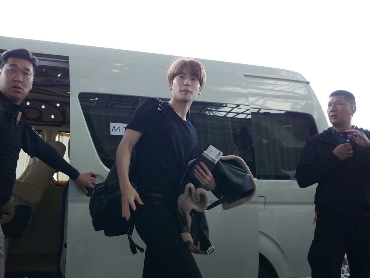 uuuallu's tweet photo. มุมนี้คือมองเทอจากที่ต่ำตามปะสาชาวบ้านตาสีตาสาคนนึง สูงส่งเหลือเกินเจ้าชายแจฮยอน ทรงพะจาเรินพะกายาหารนะพะเจ่าข่ะ
#WelcomeNCTtoThailand
#JAEHYUN
*ขออนุญาตเจ้าขอรูปนะคะ https://t.co/5HOHa4qGlM