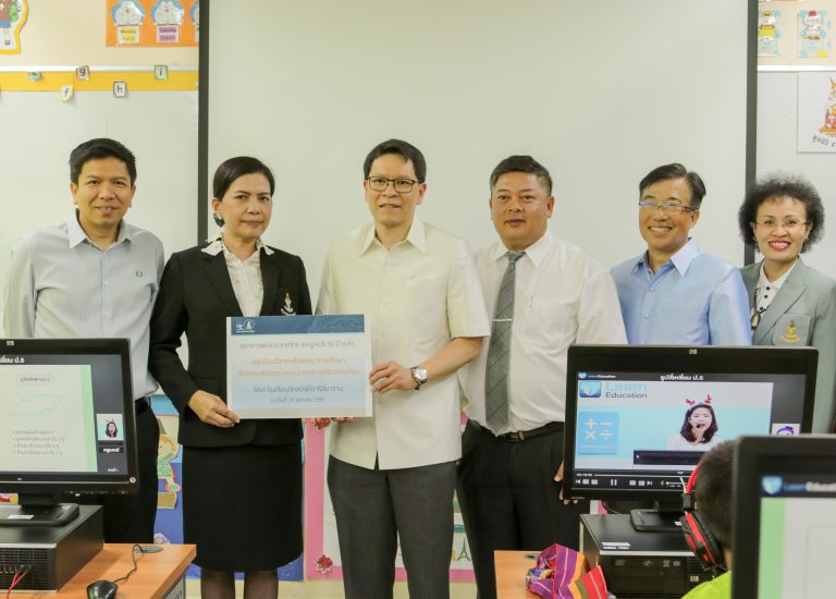 LearnEd_thai's tweet photo. #LearnEd &amp; #ThaiBank Delivered LearnEducation’s Classroom (Blended learning solution) along with 30 computer, library and sports equipment for Wat Sawaswarisemara School, Bangkok
#LearnEd #LearnCorporation #socialenterprise https://t.co/tAcIxXFjG6