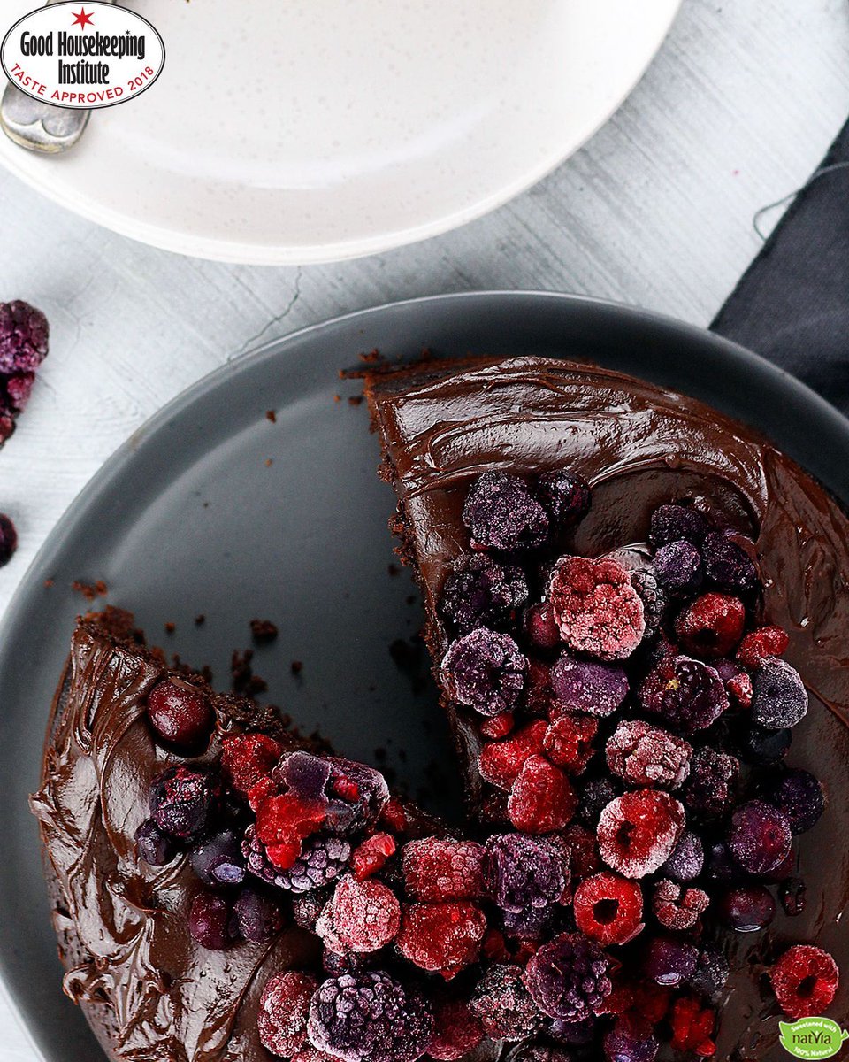 NatviaLiving's tweet photo. The ULTIMATE CHOCOLATE CAKE recipe! Dig into this #sugarfree masterpiece! 😍 https://t.co/IlE10aaTdm https://t.co/iu4VwH53fd