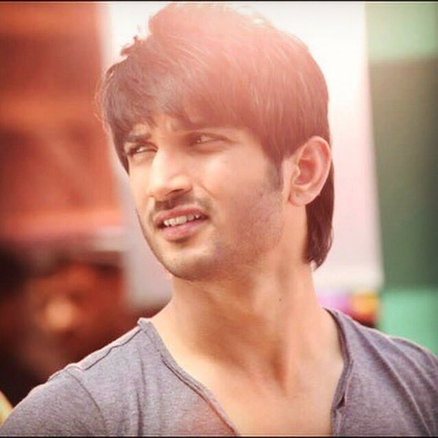 itsSSR's tweet image. मंसूर खान #kedarnath 
अपना ग़म ले के कहीं और न जाया जाये
घर में बिखरी हुई चीज़ों को सजाया जाये

जिन चिराग़ों को हवाओं का कोई ख़ौफ नहीं
उन चिरागों को हवाओं से बचाया जाये

घर से मस्जिद है बहुत दूर चलो यूं कर लें
किसी रोते हुए बच्चे को हंसाया जाये
~ निदा फ़ाज़ली 🙏🏻🦋💫❤️