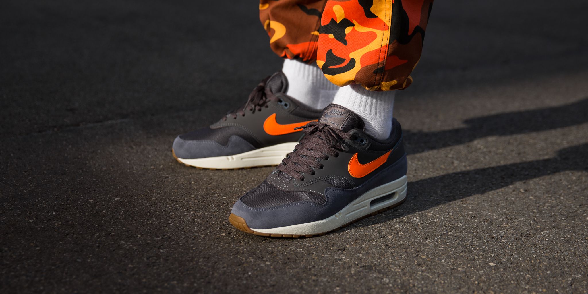 air max 1 light carbon