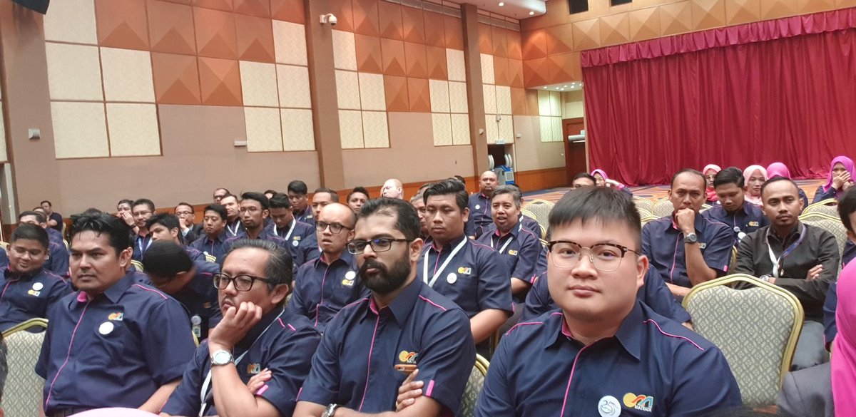 matrade's tweet photo. Perhimpunan MATRADE berlangsung hari ini mengimbas kembali pencapaian MATRADE sepanjang tahun 2018. Usaha membangunkan perdagangan Malaysia akan terus dipacu dalam menghadapi cabaran tahun 2019. #MATRADEAssembly #WeAreMATRADERS @MITIMalaysia https://t.co/oU0znZoap1