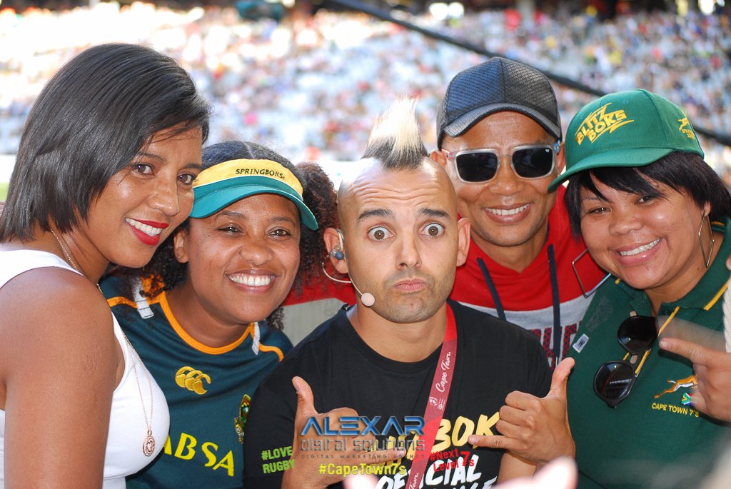 coachalexar's tweet photo. Supporters at @CapeTown7s taking a pic with @carlwastie and his mohawk #NextLevel7s #CapeTown7s View full album here https://t.co/BTmpCXXKhO https://t.co/oVNC3w6Li1