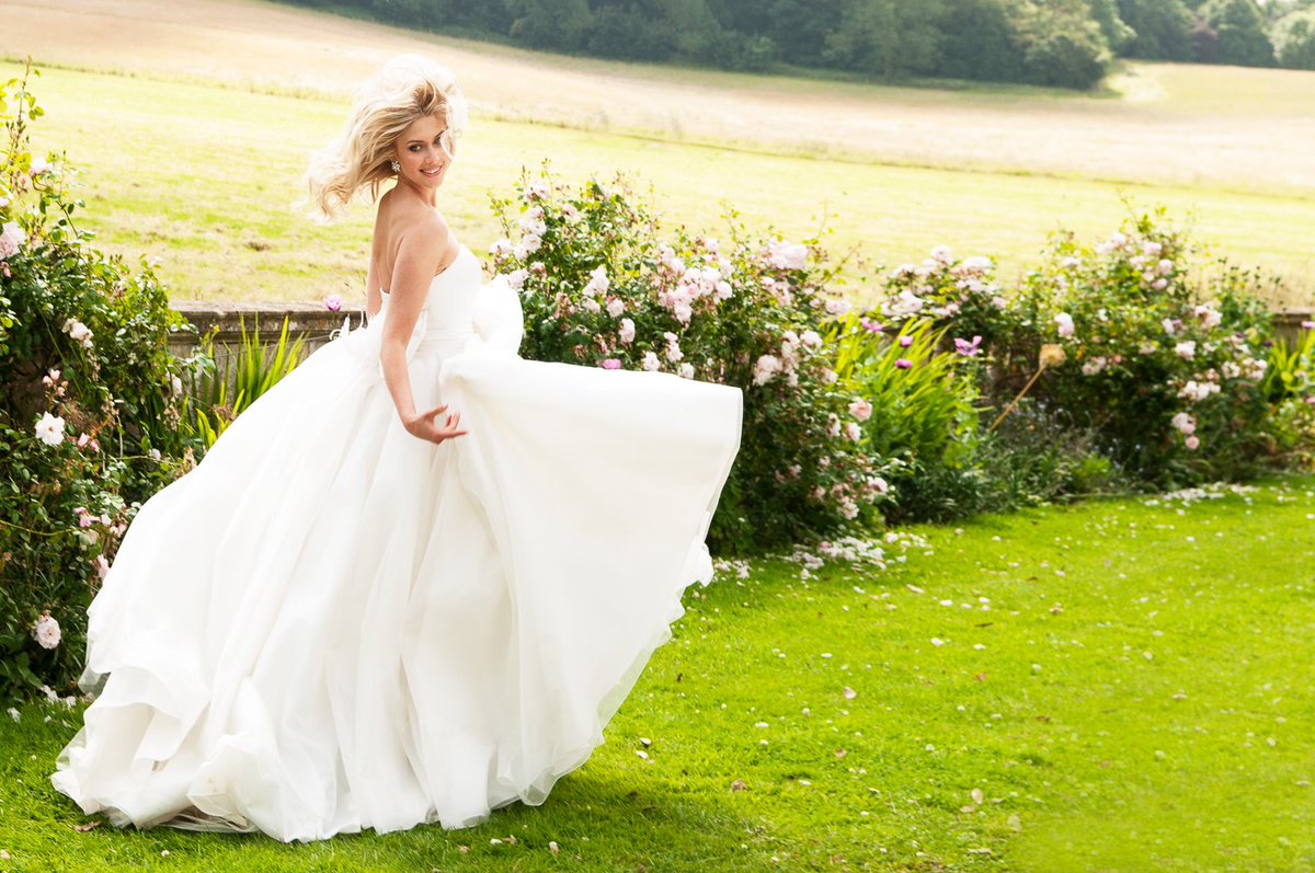 lynashworth_'s tweet photo. Forget Monday morning blues... let's have some fun!
#bridalfun #weddingphotography #bride #bridal #wedding #weddingdress #inspiration #MondayFunday #funbride #bridalinspo #imengaged #proposal #engaged #love https://t.co/a8qCwzdHMF