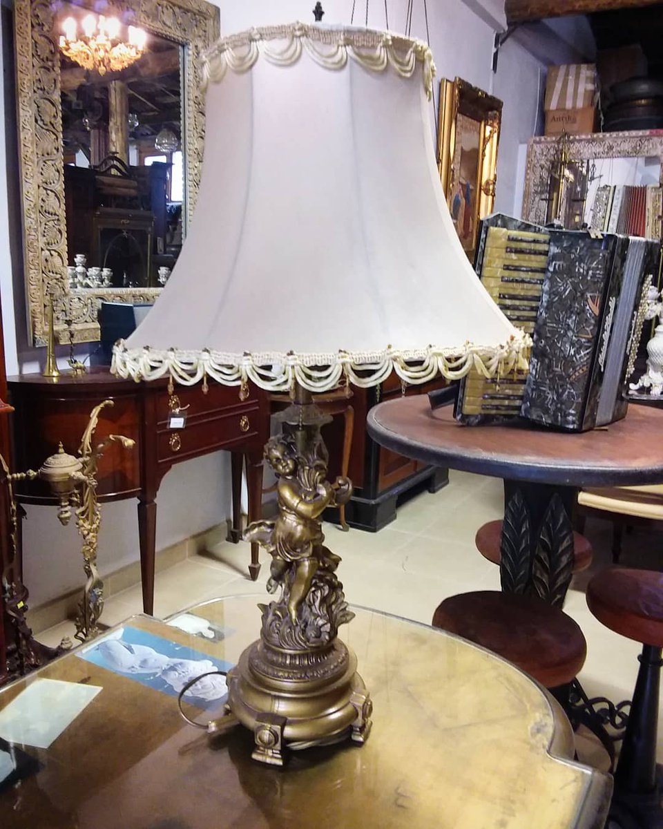 #abajur #antikacı #antika #eski #eskici #antiquefurniture #antiquestore #antiques #antique #antiqueshop #vintageshop #vintageforsale #vintagedecor #vintage #vintagelove #vintagefurniture #vintagelife #vintagehome #vintagestyle #vintagelover #vintagefinds #vintageclothing – at Taş Dünyası