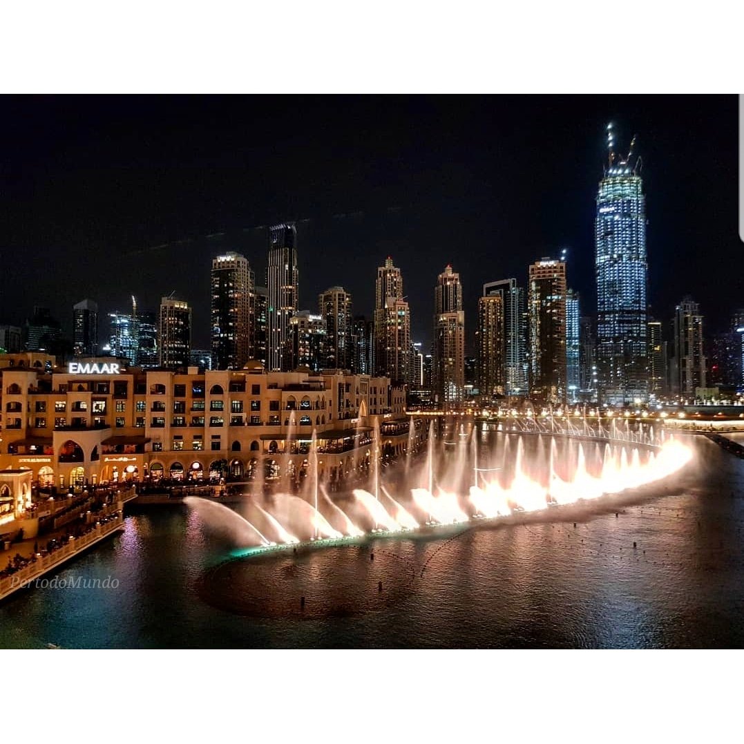 PertoDoMundo's tweet photo. Show lights and sound #Dubaifountain 
#DubaiMall #Dubai #UAE #EMAAR #downtown #shopping #Show #turism #livedubai #mydubai #pertodomundo #emiratosarabes #vivirDubai https://t.co/4OOdf9jFlE