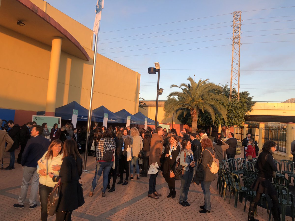 FPdGi's tweet photo. Los participantes de la V Jornada #EducarElTalento ya se están acreditando. Dentro de poco comenzamos 🙌 https://t.co/xJlVHplH5z
