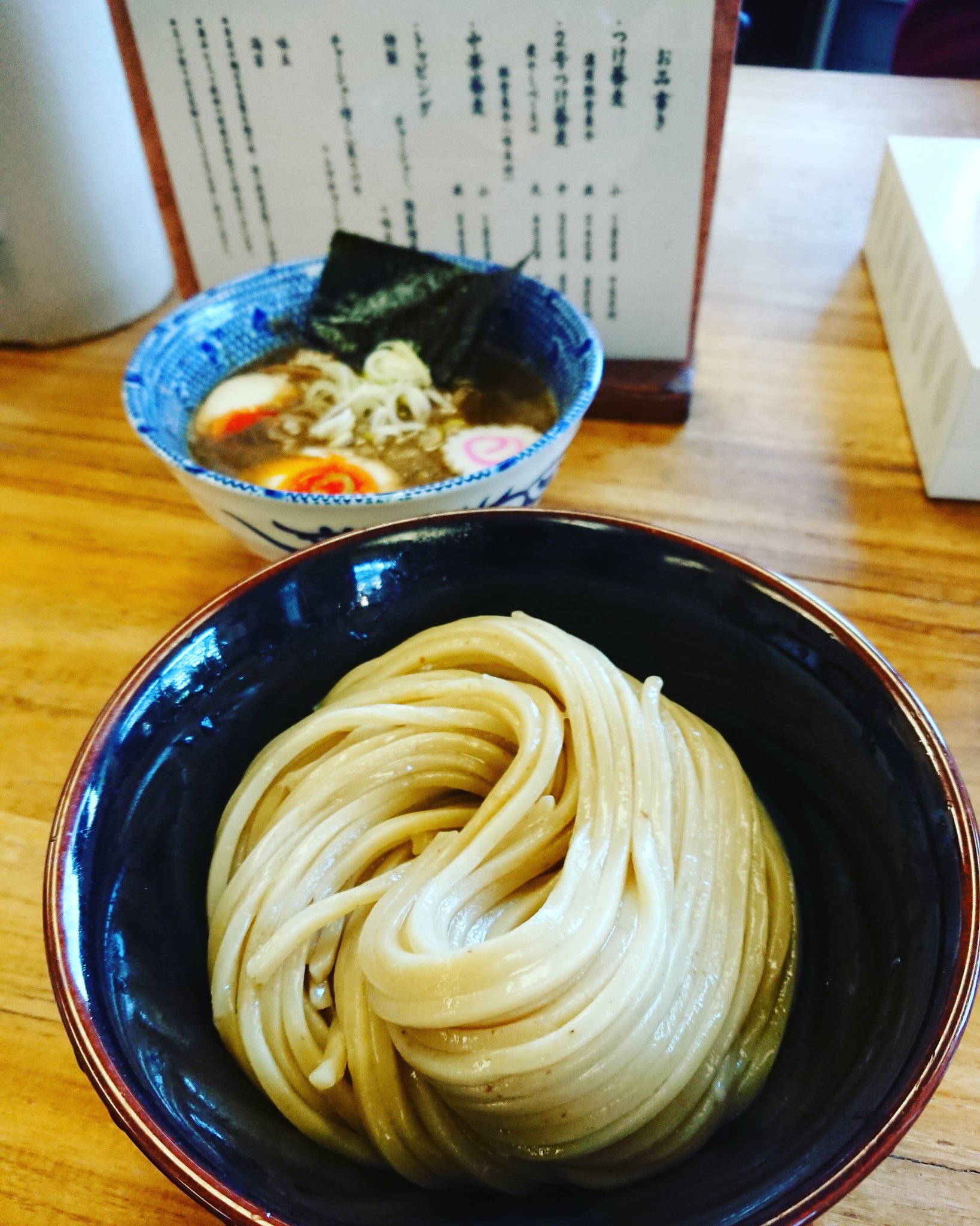 تويتر Niida على تويتر 小山 城南地区 サンジ 2号つけ蕎麦 煮干しベースの豚骨魚介 12月30日で 閉店へ 最近 人手不足や体調不良で閉店するラーメン屋 多いな 極東並々ならぬ寒さの中 1時間も並んだ 結果として 体調不良に 中華蕎麦