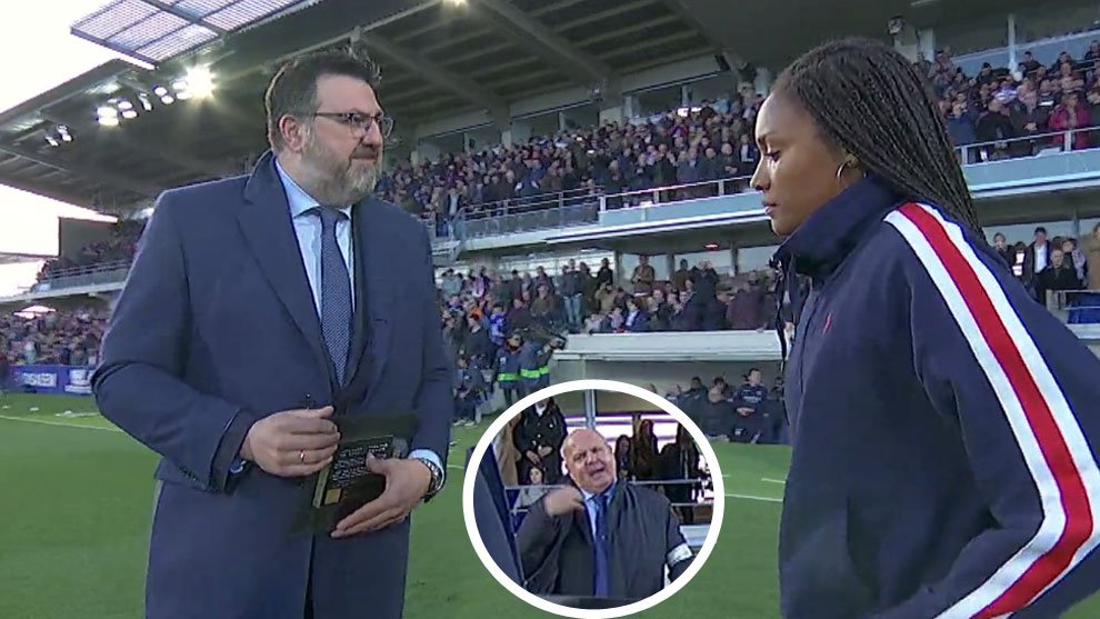 #LoMásVisto Surrealista homenaje a la campeona sub 17 Salma Paralluelo en Huesca: "Se lo das y vale, venga..." https://trib.al/vCcbIcI