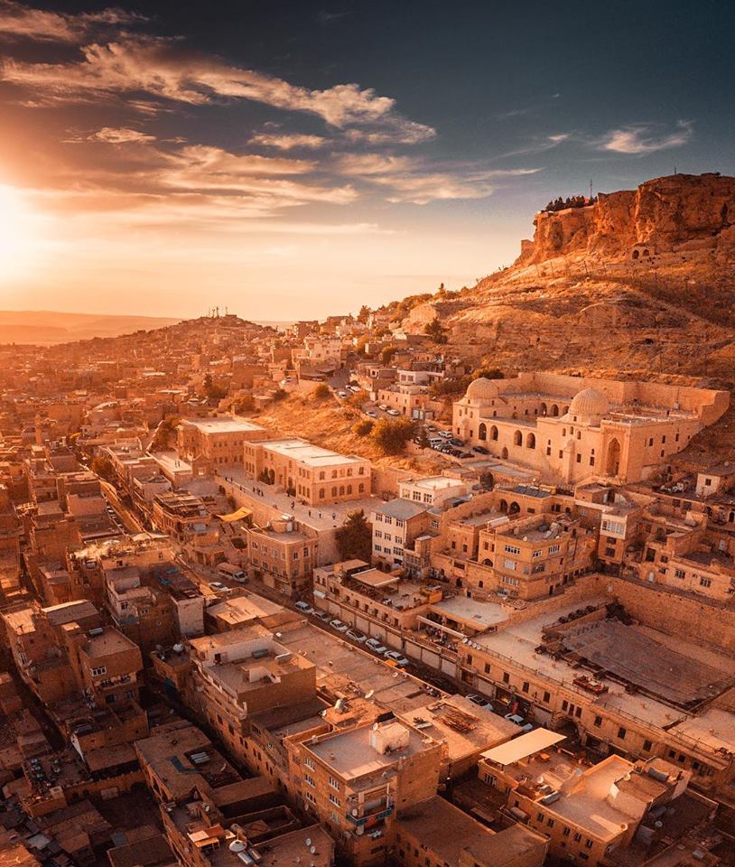 Adelphia_Tours's tweet photo. #Mardin , la città d'oro che affonda il suo passato nella notte dei tempi. Assiri, Persiani, Bizantini, Selgiudichi e Ottomani, tutti hanno lasciato traccia nella bellissima architettura del posto
#Turchia #Istanbul #viaggi @portaleturchia @TurismoTurchia 
https://t.co/KFrXfwNPoC https://t.co/nwP7upYo8d