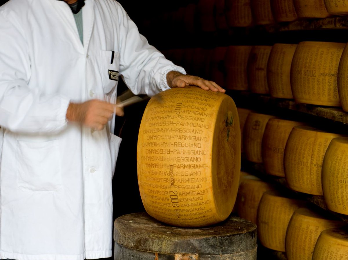 ParmesanUK's tweet photo. #DYK that #ParmigianoReggiano is a PDO (Protected Designation of Origin) product? This means that its distinctive features and its link with the #AreaOfOrigin are guaranteed by an #EUSystem which protects both consumer and producers. https://t.co/e9CGao1sdf