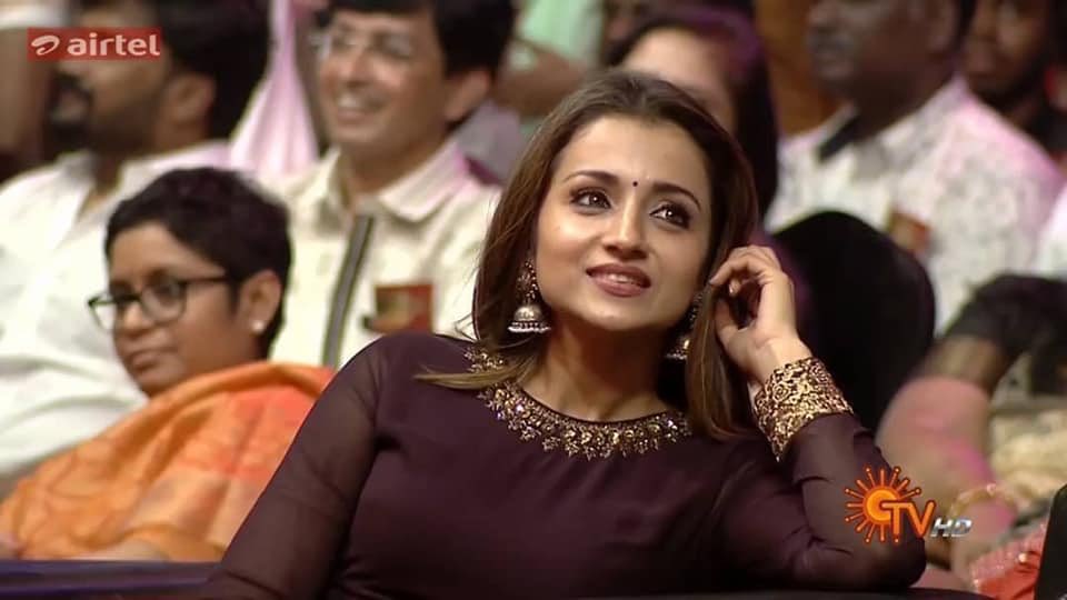 FR_Reelz's tweet photo. Gorgeous @trishtrashers @ #PettaAudioEvent 😍👌 https://t.co/mpWsDaP2fY