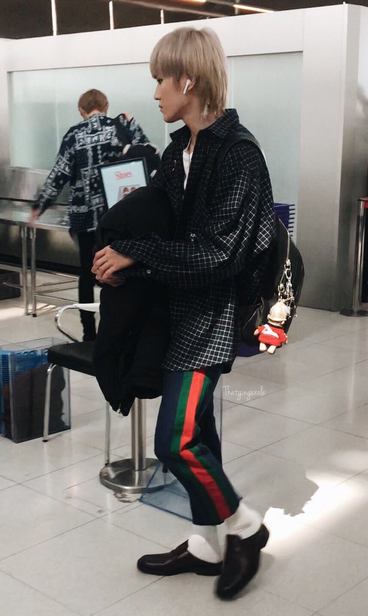 thatgingerale's tweet photo. 181210 คิดถึงนะคับ ㅠㅠ พร็อบเยอะจิงๆ 555 เอ็นดูน้องหมีห้อยกระเป๋ามาก ดึ๋งๆไปมา (╥﹏╥) ♡♡

#태용 #TAEYONG https://t.co/Nc30O9XrFi
