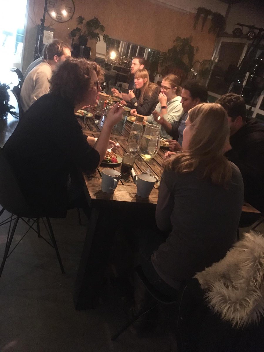 Ook bij Place2BU werd er vrijdag aan de vrijwilligers gedacht, waar zonder het project nooit zo groot succes kon zijn. Helaas kon niet iedereen aanwezig zijn in de avond. #dagvandevrijwilliger #place2BU