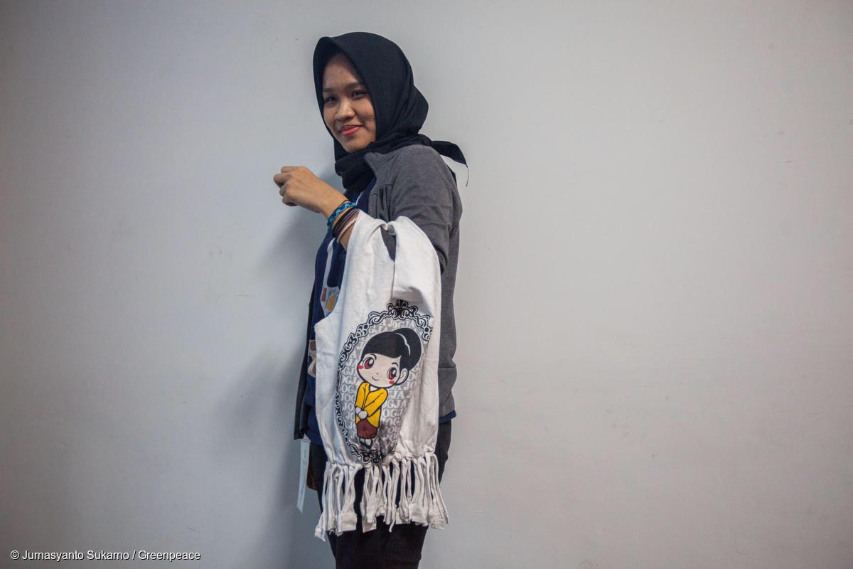 GreenpeaceID's tweet photo. Belajar memanfaatkan baju bekas menjadi tas belanja yang ramah lingkungan bersama @threadapeutic ? ✔️
#makesmthng #makesmthngweek #msw18 #makers #furoshiki #upcycle #mswjakarta #BreakFreeFromPlastic #PantangPlastik https://t.co/4DL4UX4XiO