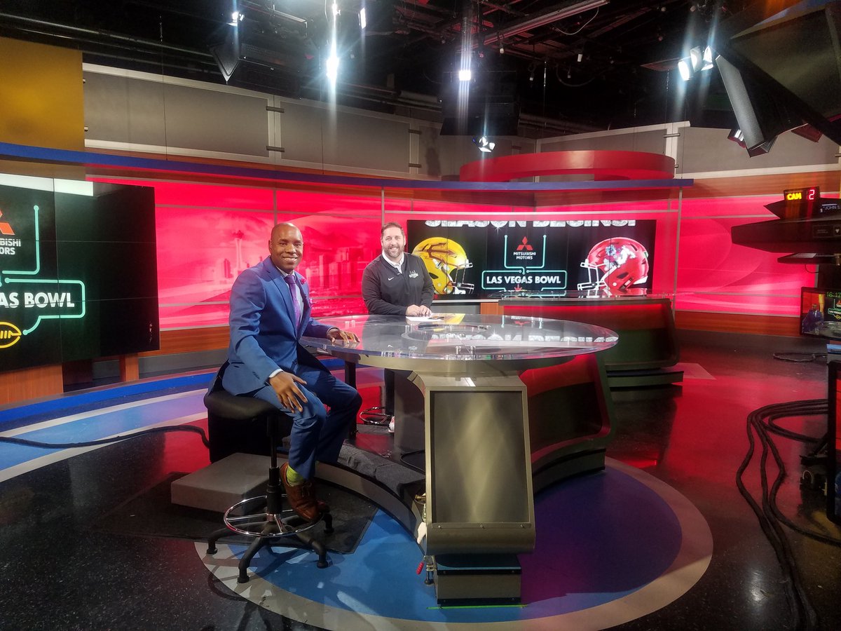 BryanNews3LV's tweet photo. Nice having @JSacc in to talk about the @LasVegasBowl sat at @SamBoydStadium between @ASUFootball and @FresnoStateFB Should be a good game. @FSAthletics @SunDevilsPBP @MountainWest 
Las Vegas Bowl reunites ASU and FSU, first meeting since 1941 WATCH👇🏿
https://t.co/ZDYo7bYdNp https://t.co/DkxRxMOq1w