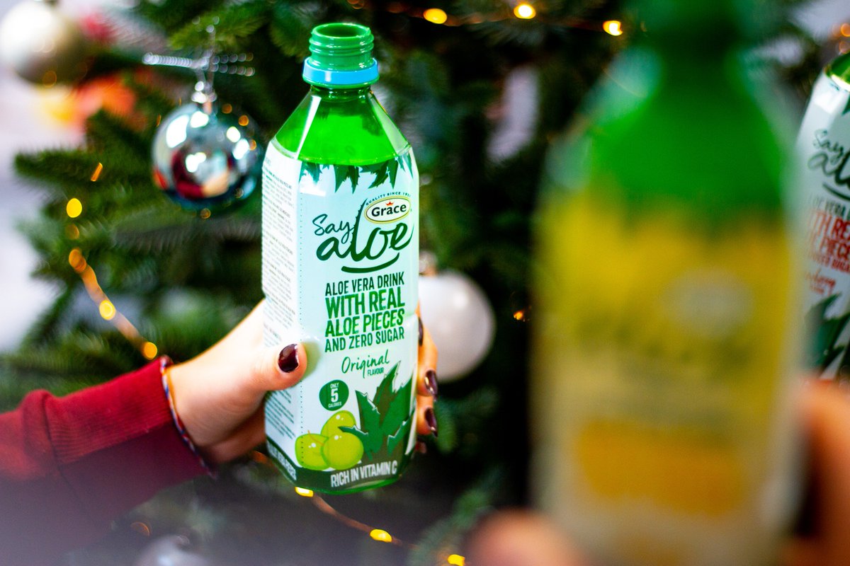 GraceSayAloe's tweet photo. It’s the most wonderful time of the year! 🎄☃️🎅 #ALiftFromAloe https://t.co/vZzSu2OmMR