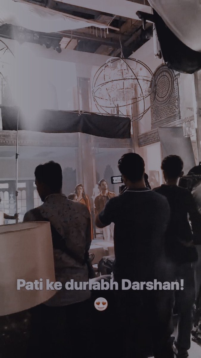 divyankaschild's tweet photo. SHES THERE SHES WATCHING THEM OMG SERVE ME WHAT I DESERVE ALREADY #DIVEKAR https://t.co/8BxGUrtUrO
