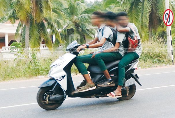 mathrubhumi's tweet photo. മക്കള്‍ക്ക് വിലകൂടിയ ബൈക്ക് വാങ്ങിനല്കാന്‍ ഒട്ടുമിക്ക രക്ഷിതാക്കളും പണം ചെലവാക്കുന്നുണ്ട്. എന്നാല്‍ ഇവ എങ്ങനെ ഉപയോഗിക്കുന്നുവെന്ന് ആരും അന്വേഷിക്കാറില്ല https://t.co/s95VI4znDz #ChildDriving #Awareness #Auto https://t.co/5o5bLibHrC