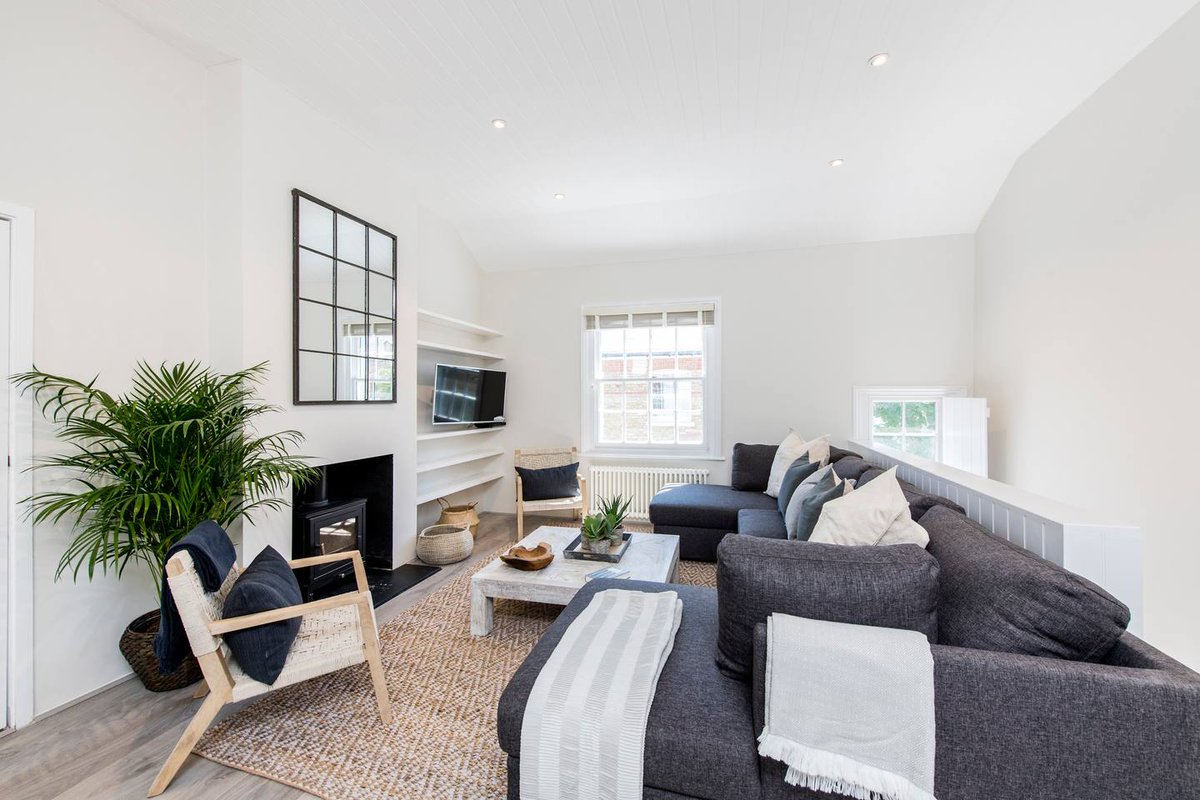 EhgHome's tweet image. The 2018 Home Staging Profile from The Home Staging Association showed that 46% of property developers cited that staging increased the offer value above 10%, followed by 56% that cited it increased the offer value between 1-3%. #interiorstyling #homestaging #stagingsells