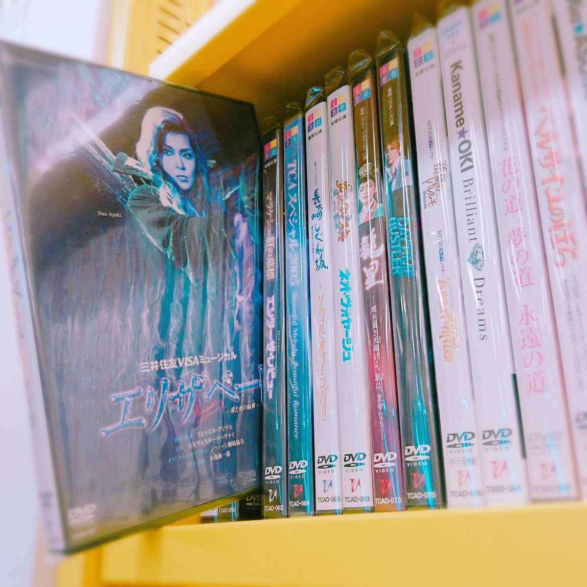 まんだらけ福岡店２f 女性同人誌 宝塚入荷情報 皆様お待たせ致しました 宝塚 歌劇団dvdコーナー拡大致しました クリスマス 年越し なるほどなるほど お部屋でゆっくり宝塚を見て過ごしましょう 暖かい部屋でゆっくりしながら 時に