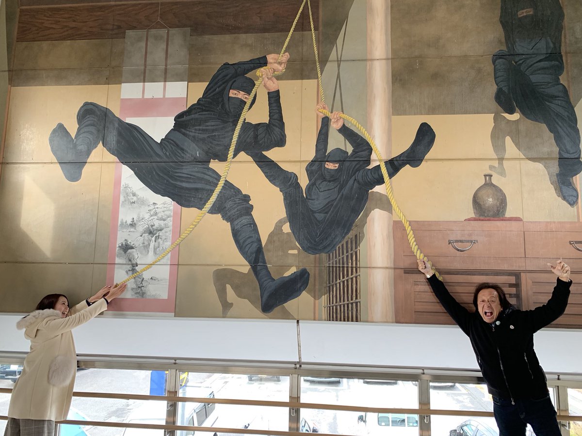 たぬきと忍者………さて今回はどこにロケに来ているでしょう\(^o^)/?
村田はじめさんと街ブラを楽しみ、伊藤さとしさんにヘラブナ釣りを教えていただきます(^^)🎣
初のヘラブナ釣りドキドキですっ😆🌈
#おとな釣り倶楽部