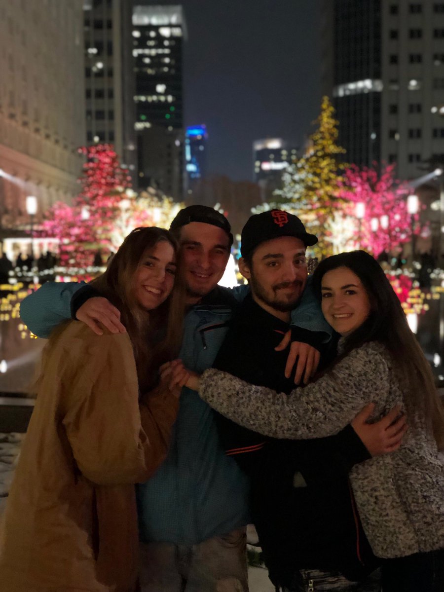JOKER_G_WILD's tweet photo. By far the best date I’ve ever been on and it was my first temple Christmas lights experience and I’m so happy it was with you and are wonderful friends, I love all of these people so much. Sydnee Michelle Hibbs you are astonishing.
#DoubleDateSquad https://t.co/nruTV0eAHd