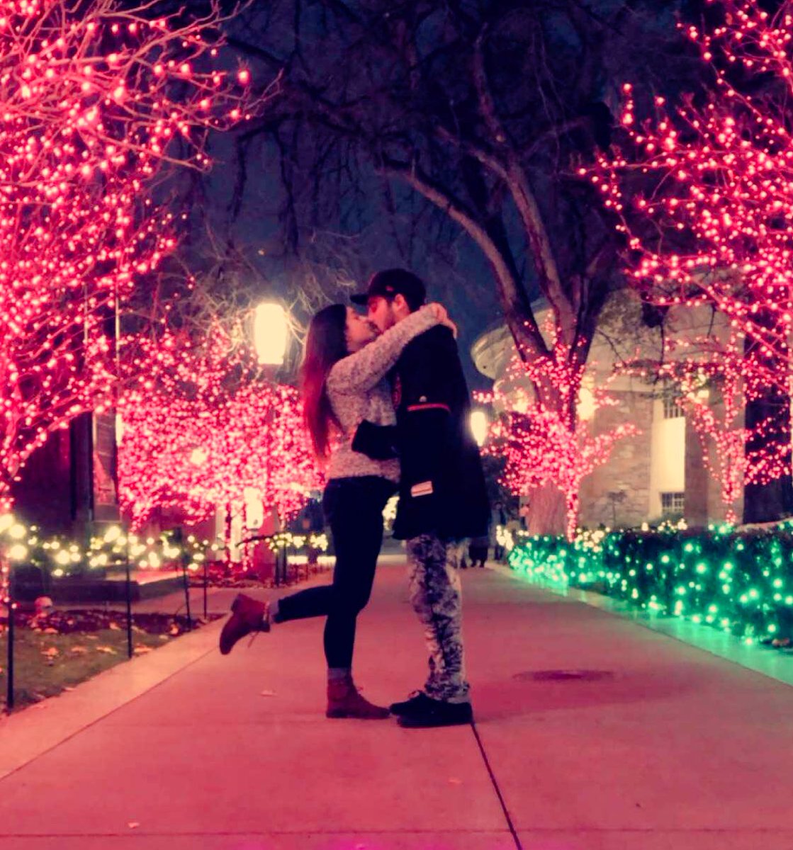 JOKER_G_WILD's tweet photo. By far the best date I’ve ever been on and it was my first temple Christmas lights experience and I’m so happy it was with you and are wonderful friends, I love all of these people so much. Sydnee Michelle Hibbs you are astonishing.
#DoubleDateSquad https://t.co/nruTV0eAHd