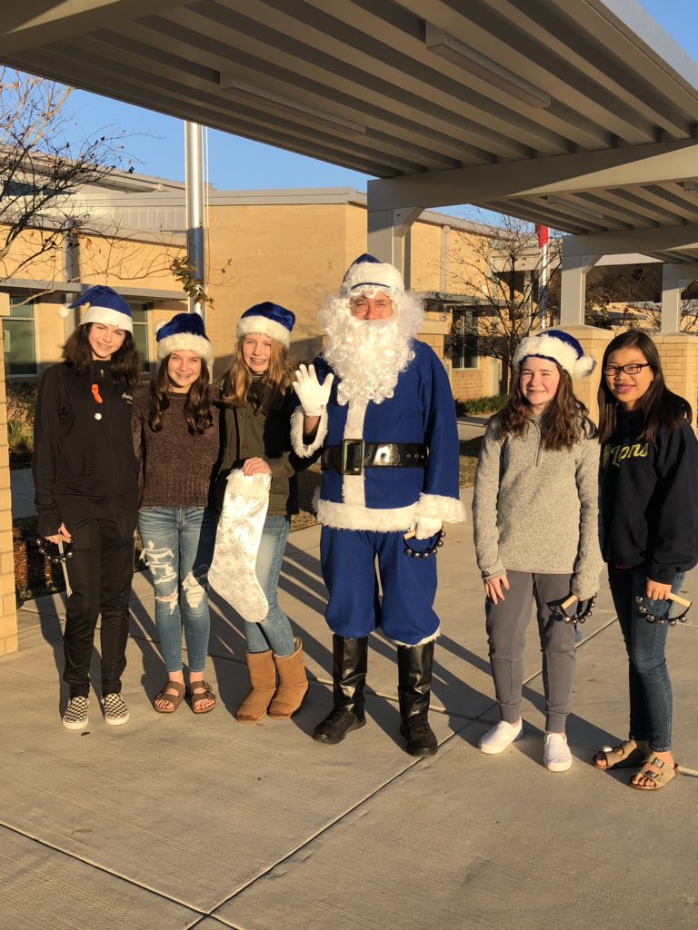 Student Council is helping Blue Santa collect money at OHJH and KES to help provide Christmas to students in our district!
<a href="/oakhillslions/">The Lions Den</a> #lionpride