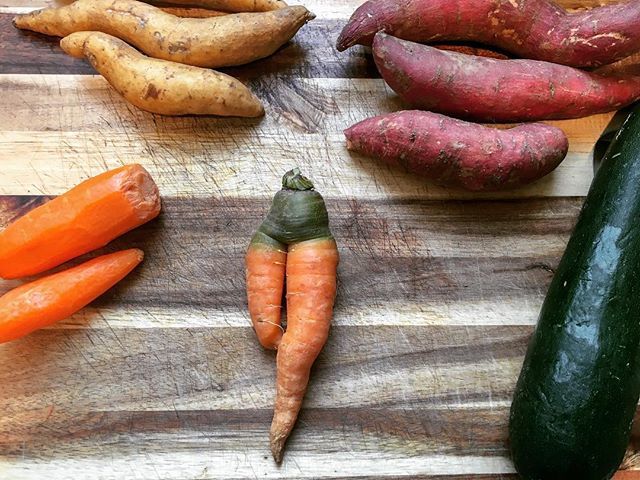 BRsKitchen1's tweet photo. When your carrot has more sass in her step then you 🥕 Happy Monday! •
•
•
•
•
#BRskitchen #BnRtsy #instalike #bloglife  #bloggersofinstagram #instablog #love #instagrammers #picoftheday #awesome #instalove #plantbased #vegansofig #veganfoodshare … https://t.co/nwur1yHHt1 https://t.co/ikM5Ka4GyR