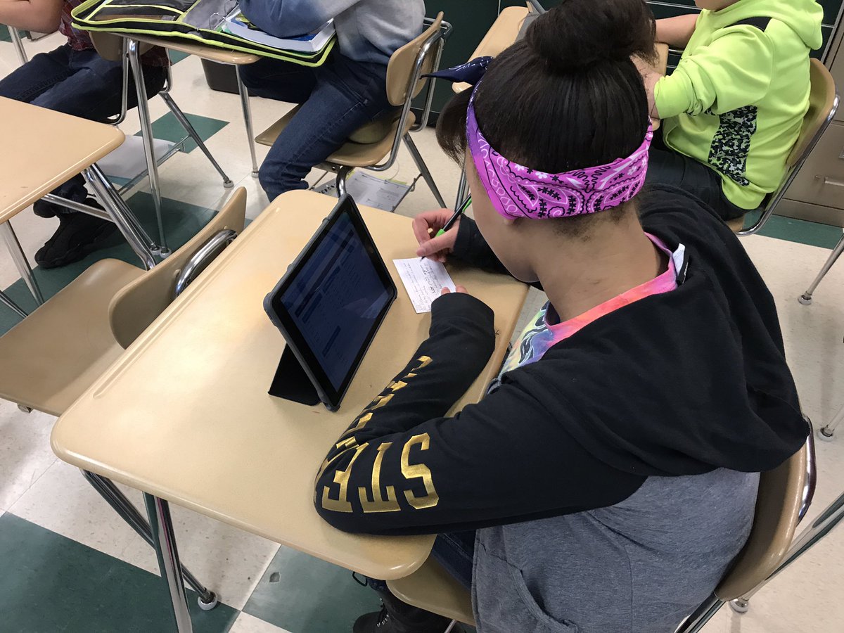SKuehneJSMS's tweet photo. Starting off the week in 7th grade ELA by reflecting and making a plan for the weeks ahead.  #JSAMSComeAlive  #7thGradeELA https://t.co/LpuYzouyNz