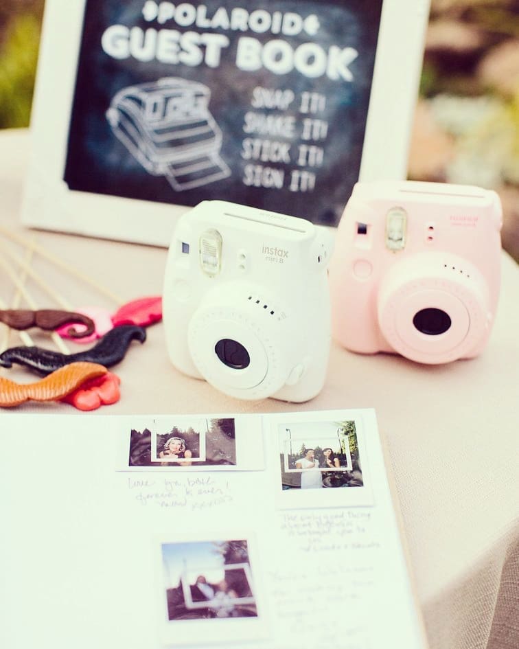 Let's give your guests these cute polaroid cameras to immortalize your wedding day! 📸😍🎉#lacasadeevents #polaroidlove #polaroidcamera #weddingplanneristanbul #weddingdetails #weddingdecor #weddingplannerturkey #lebanesewedding #savethedate #sofrehaghd #düğün #weddinginspo