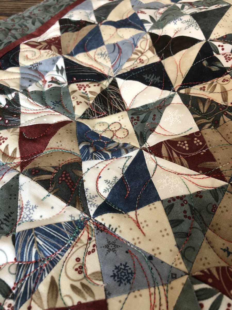 PeacefulHillQ's tweet image. What a beautiful snow covered day to be in the studio quilting! This table topper has my own free form poinsettia and swirls all around it. #customquilting 
#quiltersoftwitter #superiorthreads