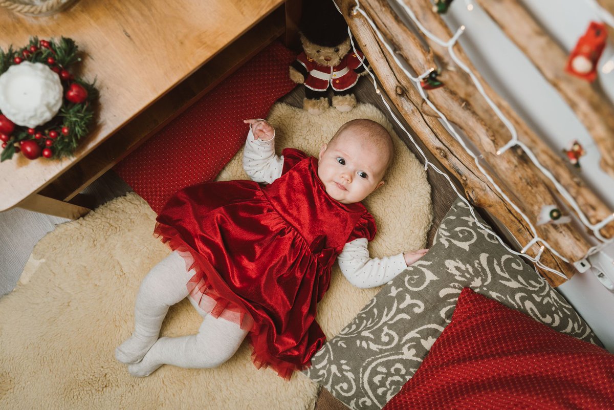 BethlendiT's tweet photo. This Christmas is gonna be Sára Léna's first Christmas... And she is really excited. 🤩🎄😇
.
bethlenditamas@gmail.com
+40752600206
#bethlenditamas #notyouraveragephotographer #nikond750 #cantstopwontstop #mother #mom #christmastree #merrychristmas #daughter #xmas #children https://t.co/qCTP5Iq5n7