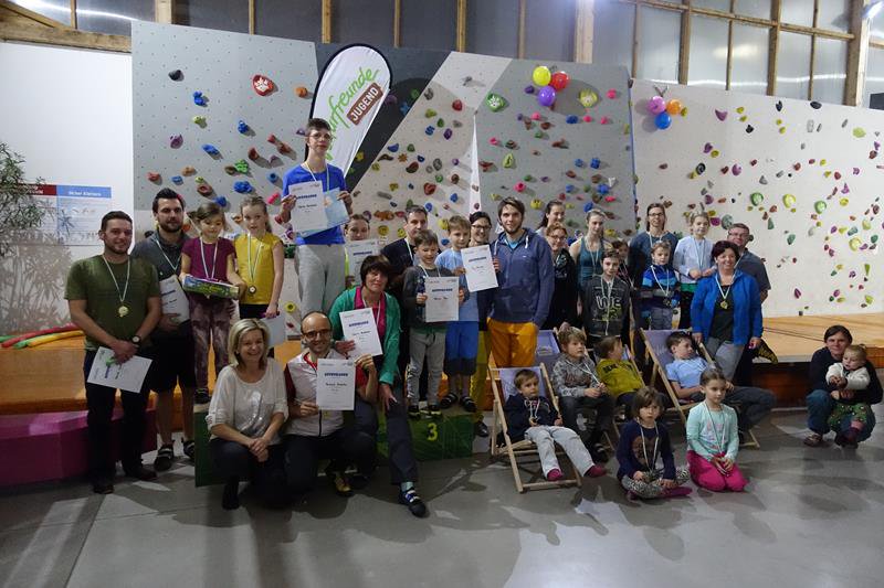 Flinke #Kinder und Erwachsene schlängelten sich an der Kletterwand in der #Kletterhalle #Bad #Ischl zwischen Laserstrahlen und holten sich wertvolle Punkte im "Affenbande Boulder-Bewerb".
🤸‍♀️😊🤸‍♀️
Die #Naturfreunde #Jugend "Affenbande" freut sich bereits auf die Fortsetzung!
🏅😊🏅